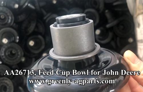 John Deere and Kinze Plastic Soybean Seed Bowl AA26713 GA2031 